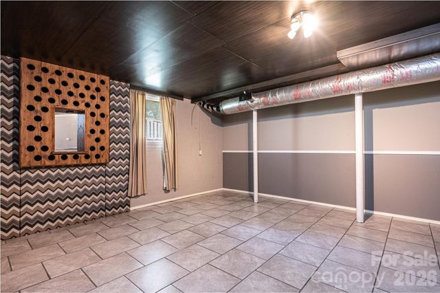 4158 Arrowhead Drive NE, Hickory, NC 28601