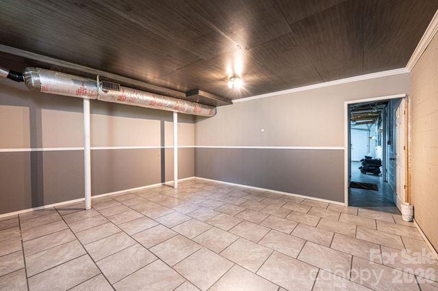 4158 Arrowhead Drive NE, Hickory, NC 28601