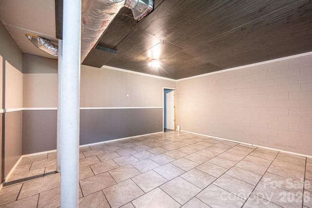 4158 Arrowhead Drive NE, Hickory, NC 28601