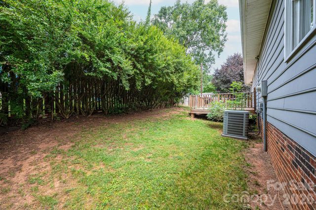 4158 Arrowhead Drive NE, Hickory, NC 28601