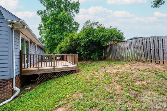 4158 Arrowhead Drive NE, Hickory, NC 28601