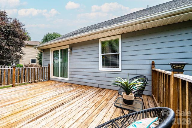 4158 Arrowhead Drive NE, Hickory, NC 28601