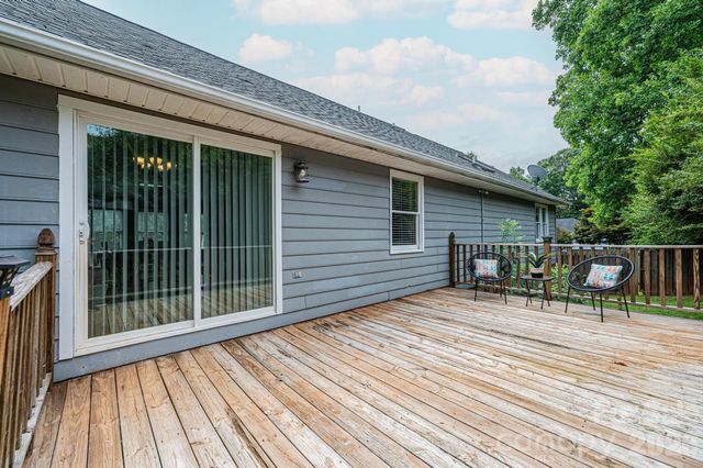 4158 Arrowhead Drive NE, Hickory, NC 28601