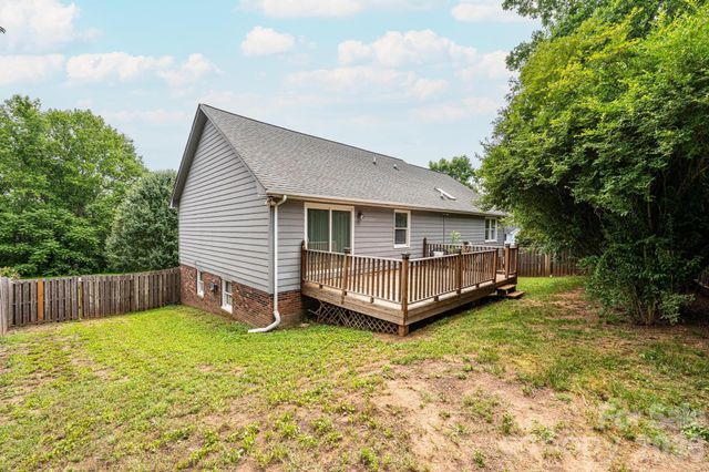 4158 Arrowhead Drive NE, Hickory, NC 28601