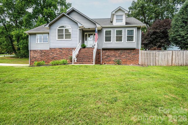 4158 Arrowhead Drive NE, Hickory, NC 28601