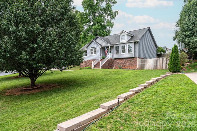 4158 Arrowhead Drive NE, Hickory, NC 28601
