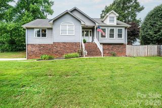4158 Arrowhead Drive NE, Hickory, NC 28601