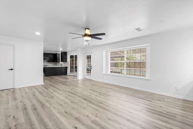 5206 Lodge Creek Dr Drive, Houston, TX 77066