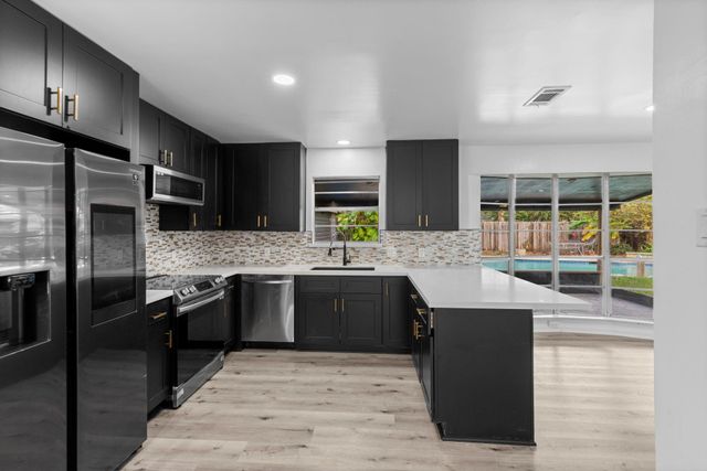 5206 Lodge Creek Dr Drive, Houston, TX 77066