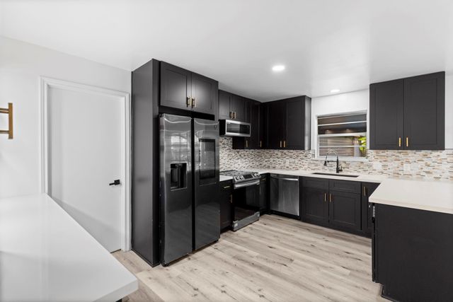 5206 Lodge Creek Dr Drive, Houston, TX 77066