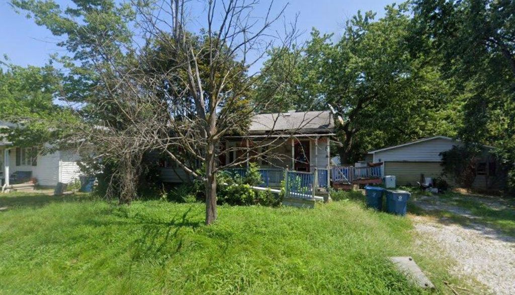 Image 1 of property listing at 1306 S 25th Street, Mt Vernon, IL 62864