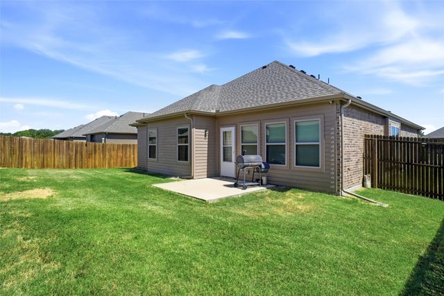 686 Navasota Drive, Crandall, TX 75114