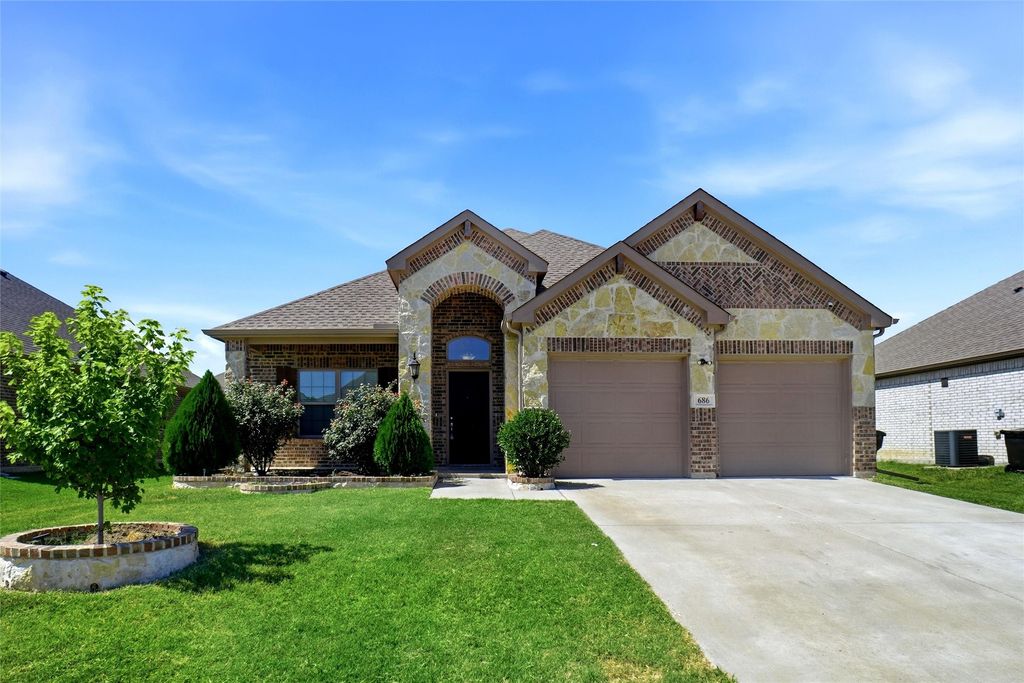 686 Navasota Drive, Crandall, TX 75114
