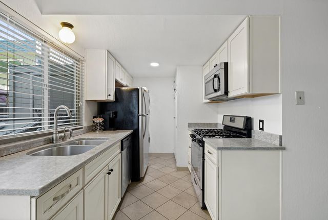 876 Rutledge Dr, Lodi, CA 95242