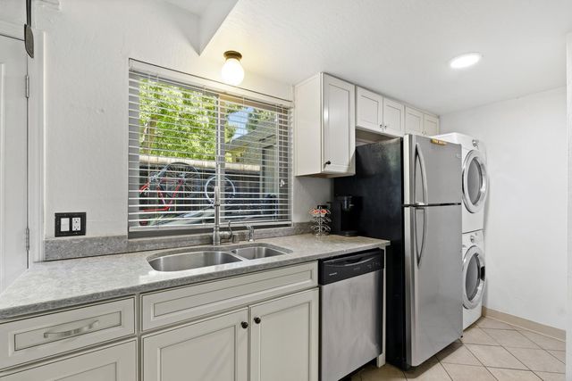 876 Rutledge Dr, Lodi, CA 95242