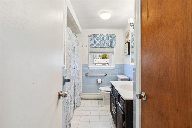 39 Oakland Drive, West Warwick, RI 02893