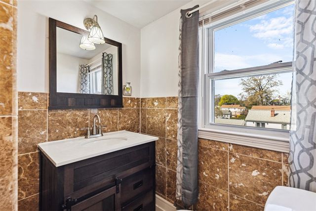 39 Oakland Drive, West Warwick, RI 02893