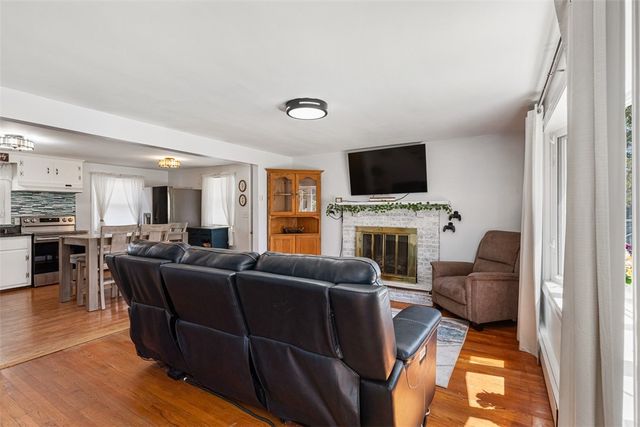 39 Oakland Drive, West Warwick, RI 02893
