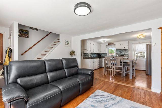 39 Oakland Drive, West Warwick, RI 02893