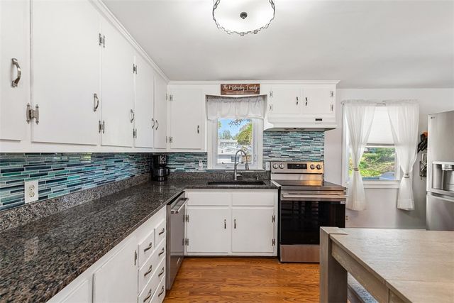 39 Oakland Drive, West Warwick, RI 02893