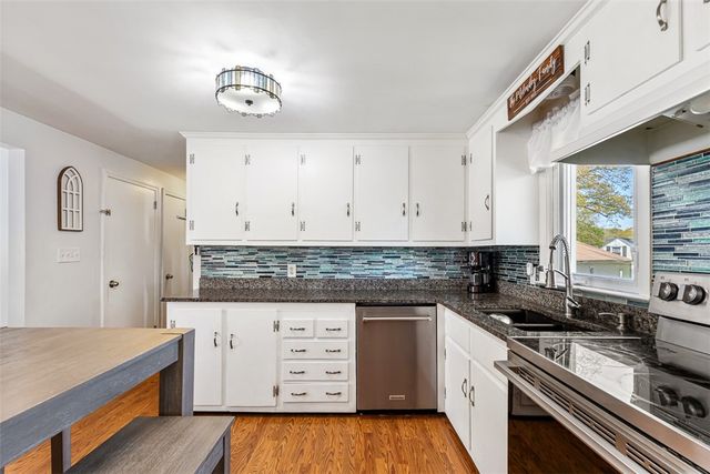 39 Oakland Drive, West Warwick, RI 02893