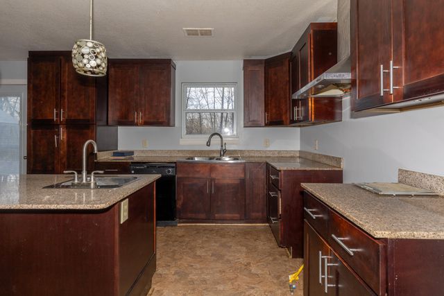 343 Private Road 2018, West Plains, MO 65775