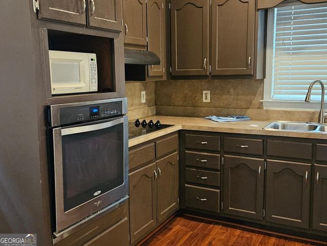 732 Country Lake Drive, Hampton, GA 30228