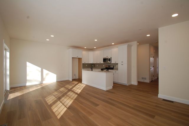 7B Dearborn Circle, Goffstown, NH 03045