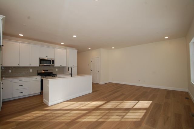 7B Dearborn Circle, Goffstown, NH 03045