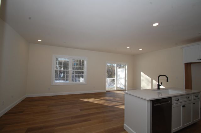 7B Dearborn Circle, Goffstown, NH 03045