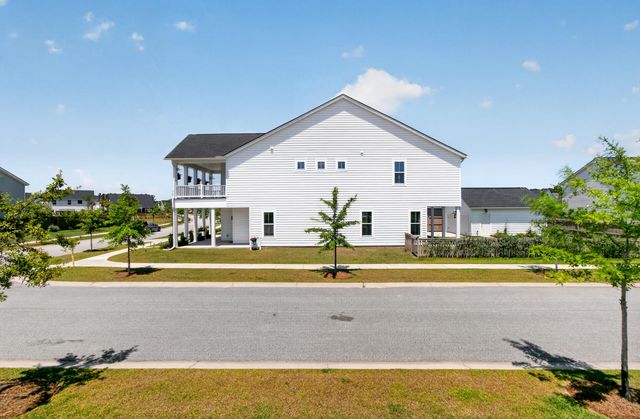 202 Narrowleaf Avenue, Summerville, SC 29485
