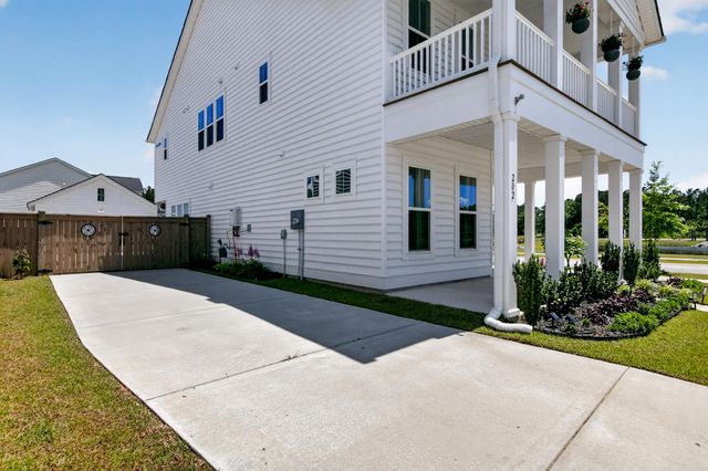 202 Narrowleaf Avenue, Summerville, SC 29485