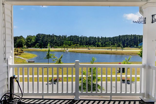 202 Narrowleaf Avenue, Summerville, SC 29485