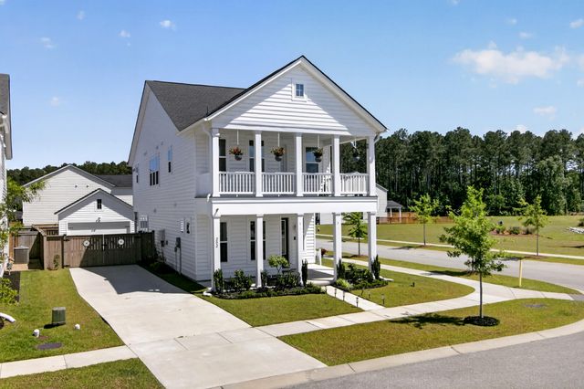 202 Narrowleaf Avenue, Summerville, SC 29485