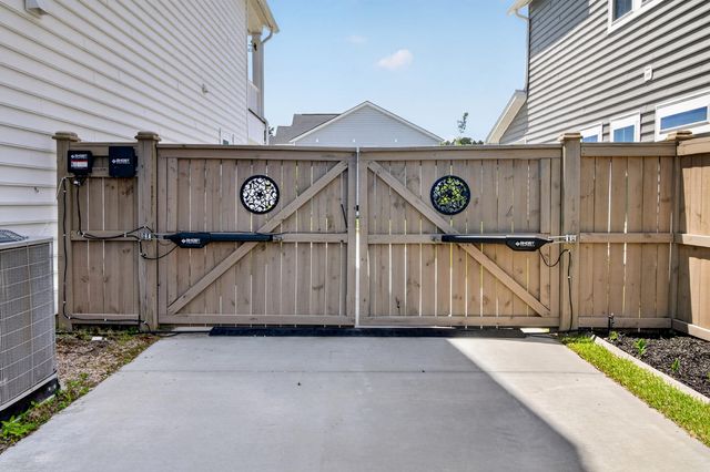 202 Narrowleaf Avenue, Summerville, SC 29485