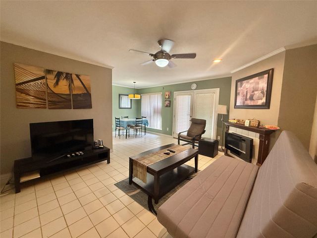 3220 69th Street D3, Galveston, TX 77551
