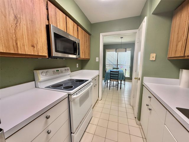 3220 69th Street D3, Galveston, TX 77551