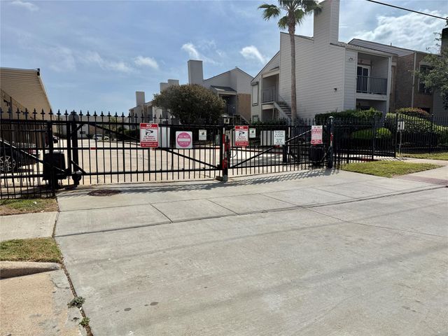 3220 69th Street D3, Galveston, TX 77551