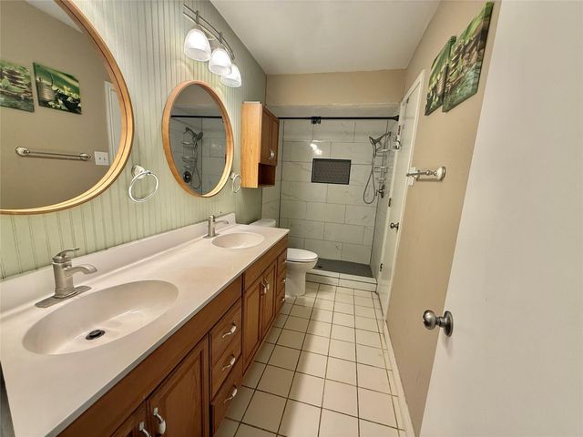 3220 69th Street D3, Galveston, TX 77551