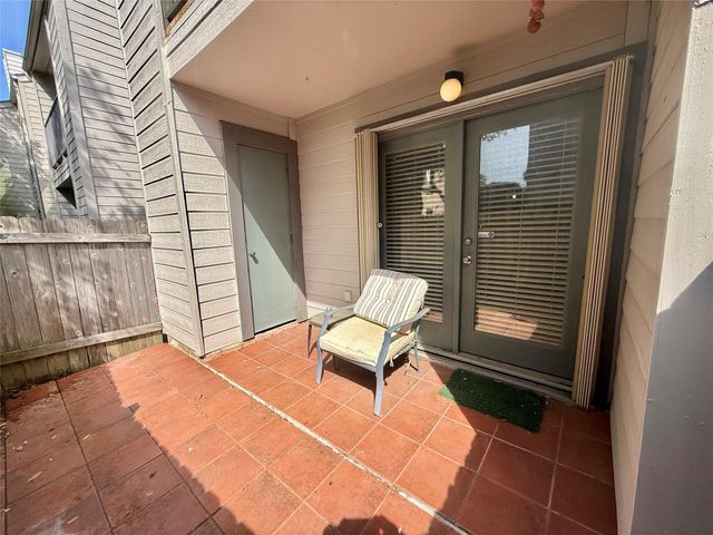 3220 69th Street D3, Galveston, TX 77551