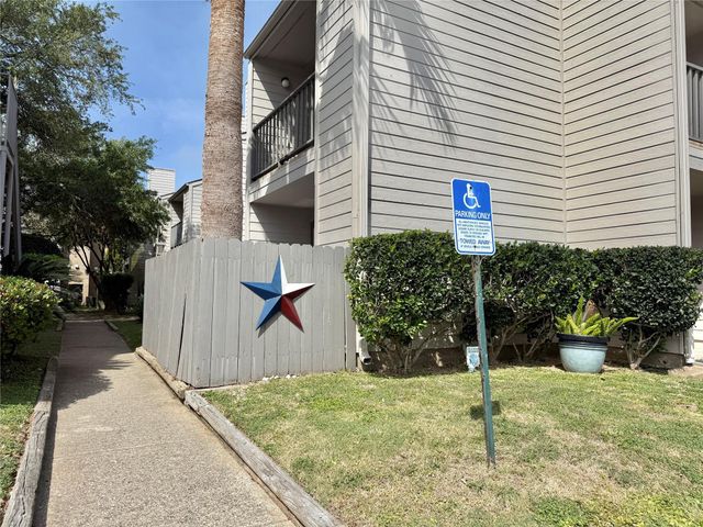 3220 69th Street D3, Galveston, TX 77551