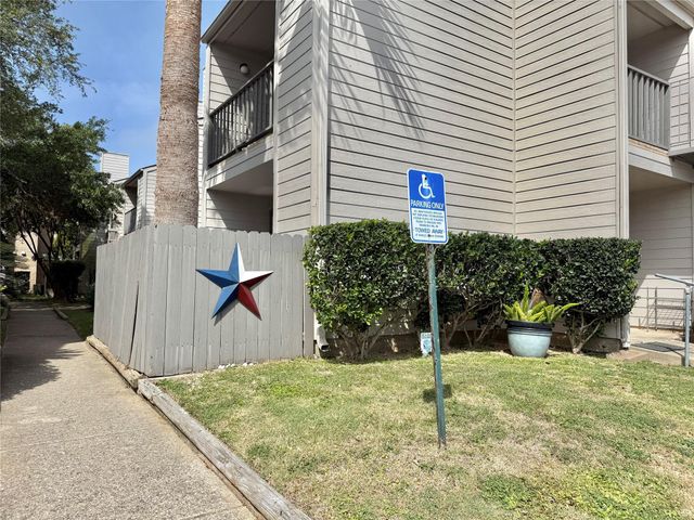3220 69th Street D3, Galveston, TX 77551