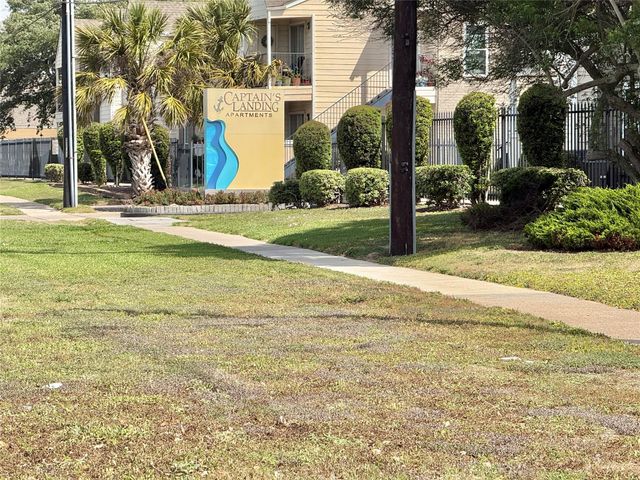 3220 69th Street D3, Galveston, TX 77551
