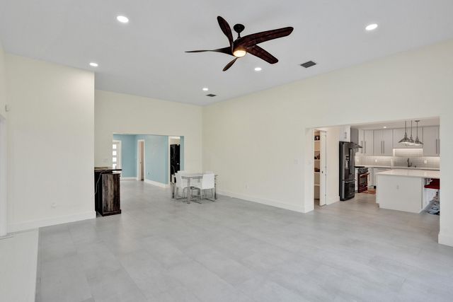 320 SE 5th Avenue, Pompano Beach, FL 33060