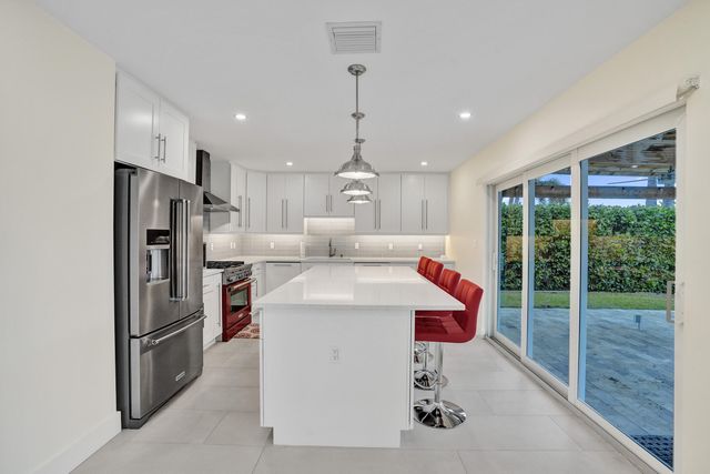 320 SE 5th Avenue, Pompano Beach, FL 33060