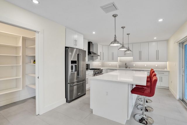 320 SE 5th Avenue, Pompano Beach, FL 33060