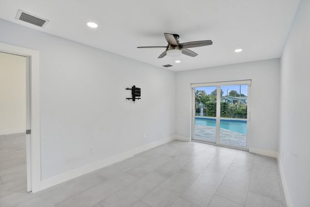 320 SE 5th Avenue, Pompano Beach, FL 33060