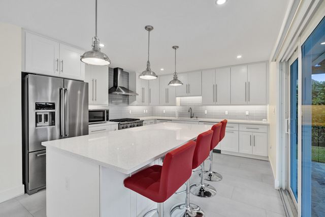 320 SE 5th Avenue, Pompano Beach, FL 33060