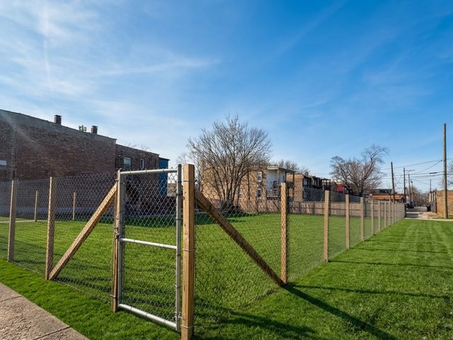 3914 W Huron Street, Chicago, IL 60624