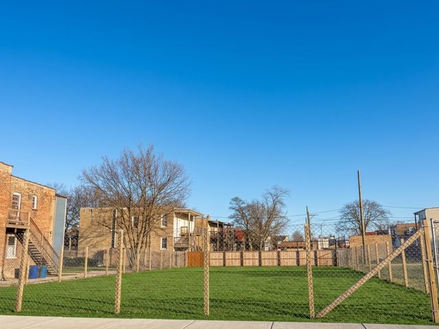 3914 W Huron Street, Chicago, IL 60624